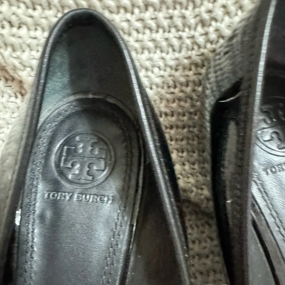 TORY BURCH HEELS WOMEN'S LOUISA LOGO WEDGE PUMP BLACK LEATHER SIZE‎ 7.5